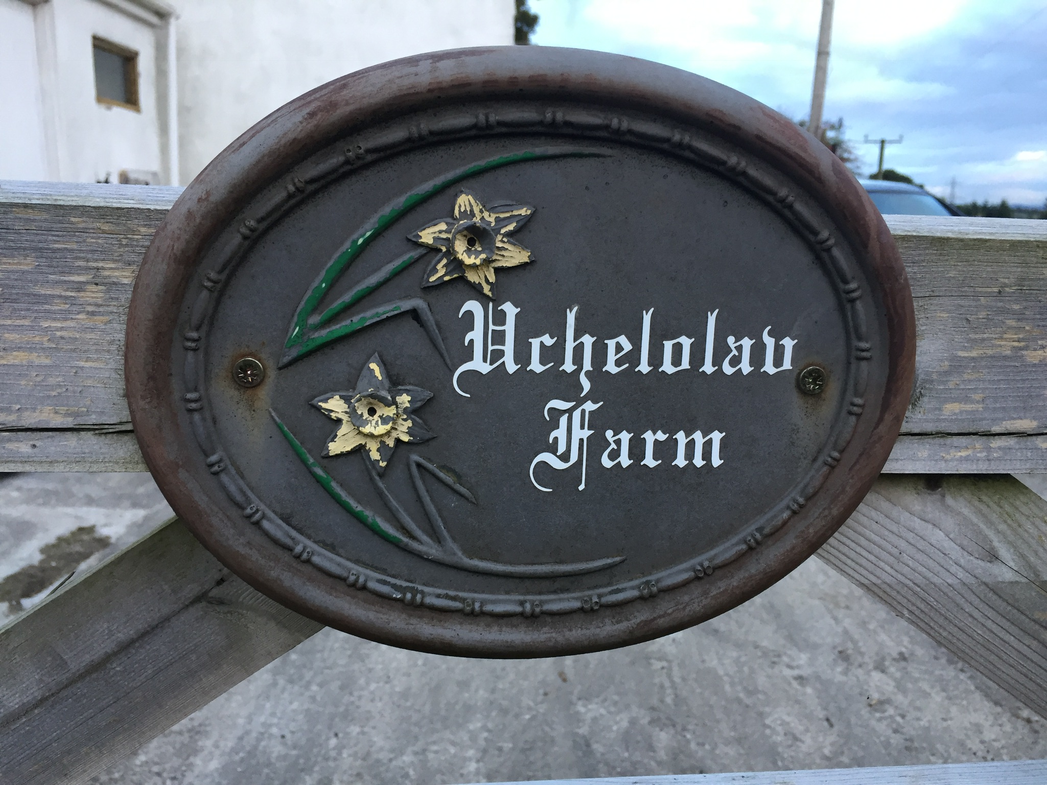 Gate sign